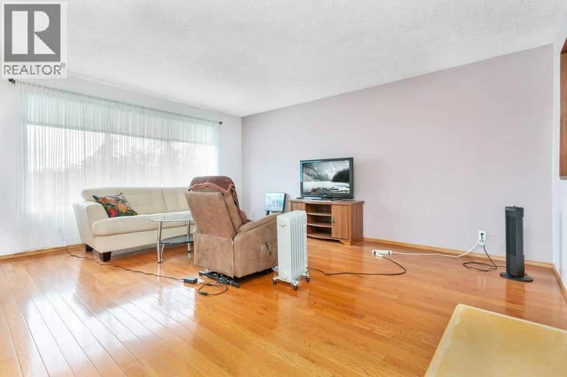 6739 59th Avenue, Red Deer, photo 5