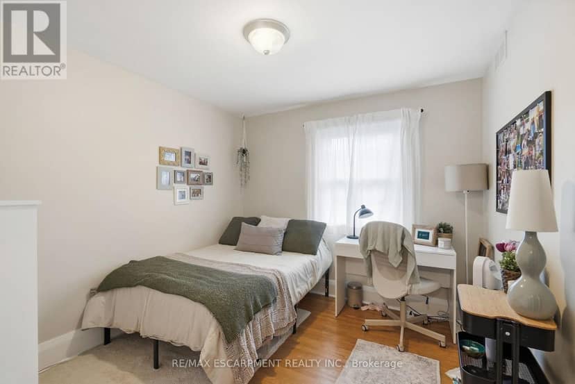44 Dalewood Crescent — photo 13 of 30