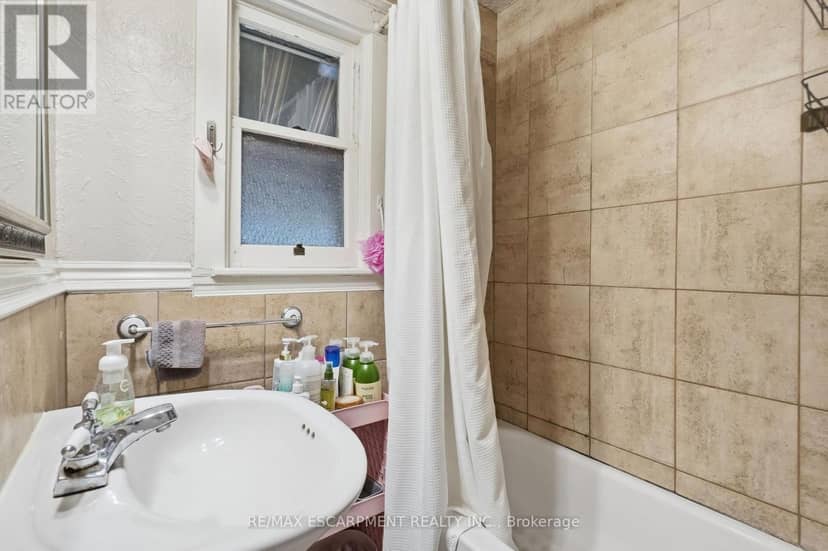 44 Dalewood Crescent — photo 18 of 30