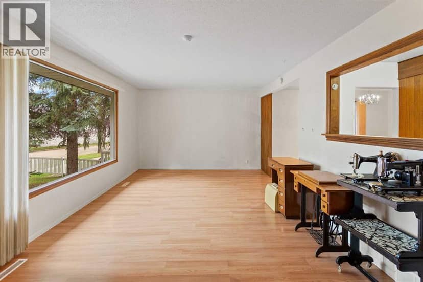 5605 47A Avenue, Camrose, photo 5