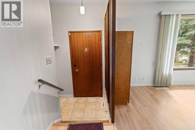5605 47A Avenue, Camrose, photo 4