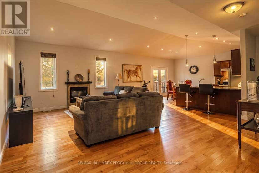 122 Trout Lane, Tiny, photo 3