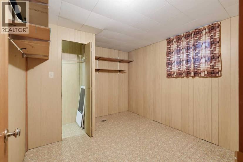 4803 42 Street — photo 17 of 25