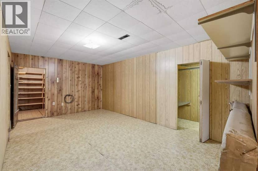 4803 42 Street — photo 14 of 25