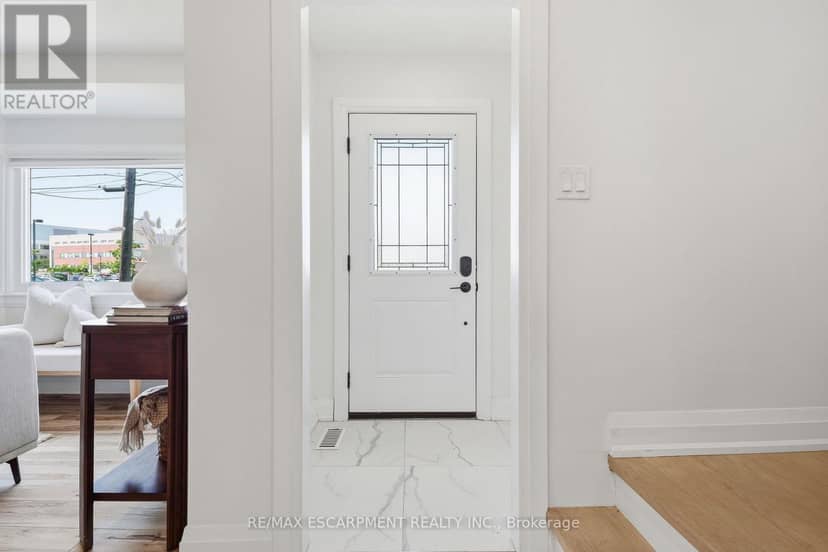 117 West 5th Street, Hamilton, photo 2