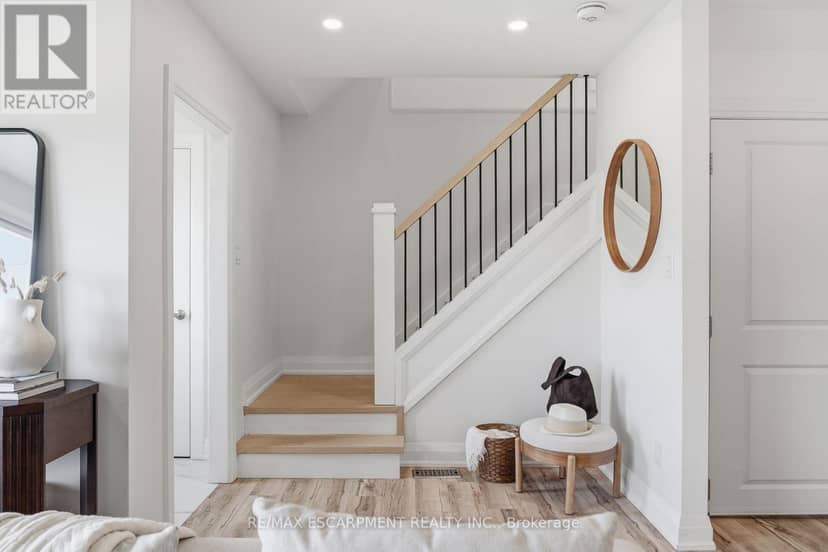 117 West 5th Street, Hamilton, photo 3