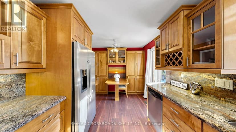 27 Hagerman Boulevard — photo 13 of 34