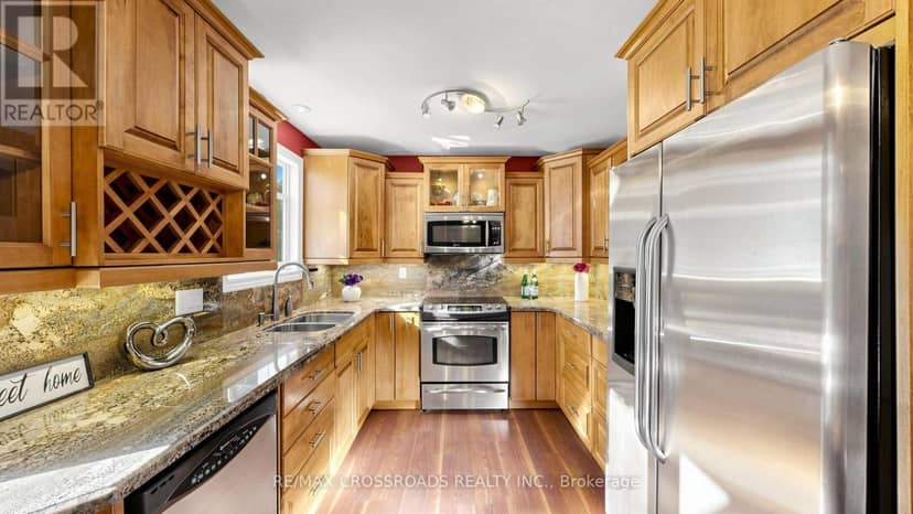 27 Hagerman Boulevard — photo 9 of 34