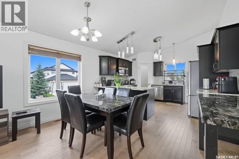 455 Hastings CRESCENT — photo 10 of 40