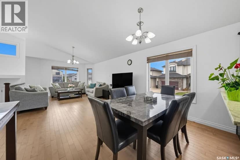 455 Hastings CRESCENT — photo 11 of 40