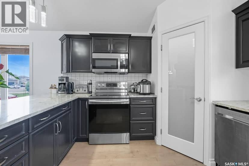 455 Hastings CRESCENT — photo 13 of 40