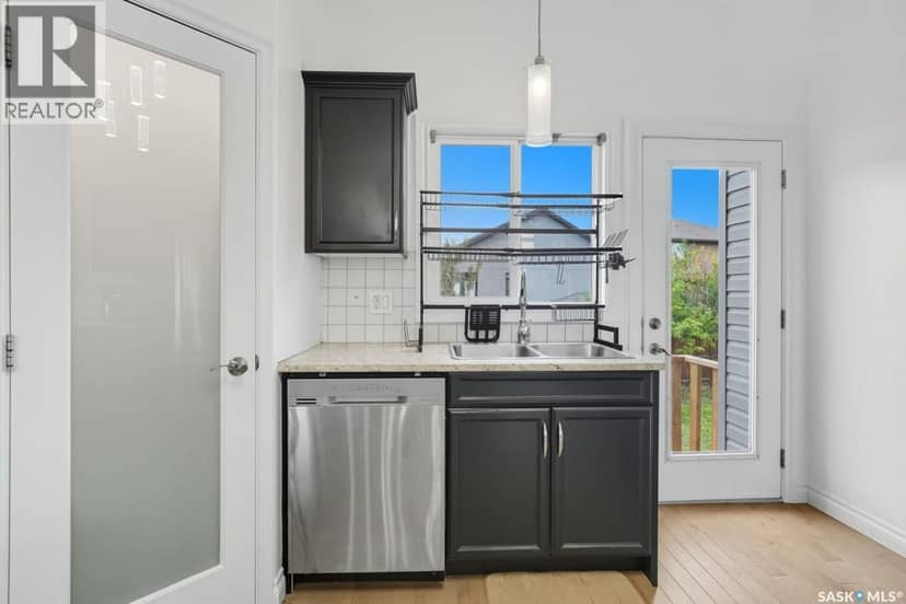 455 Hastings CRESCENT — photo 14 of 40