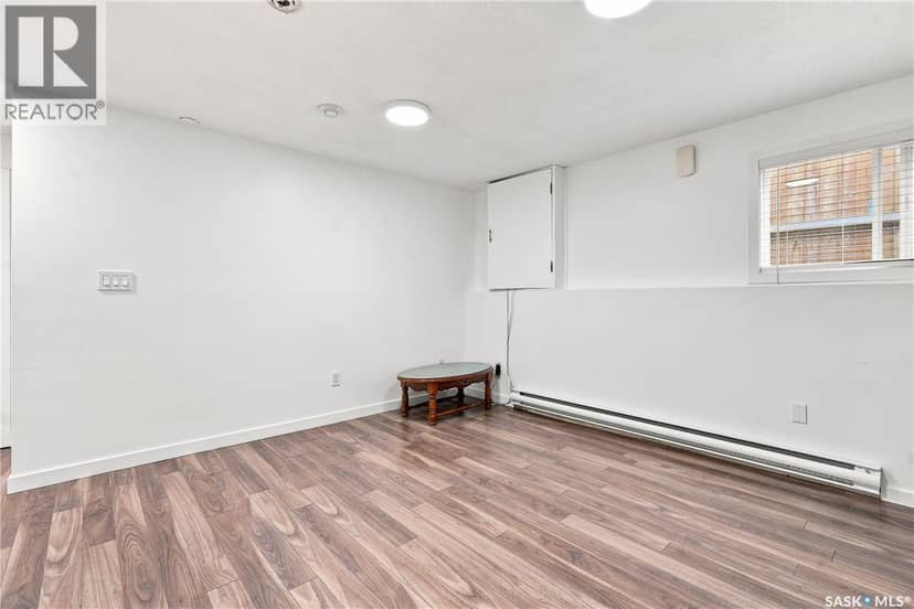 455 Hastings CRESCENT — photo 35 of 40