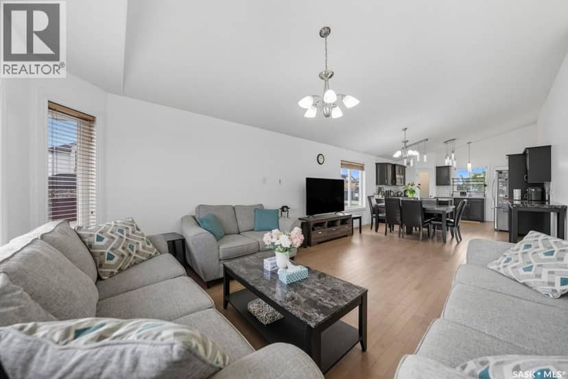 455 Hastings CRESCENT — photo 9 of 40