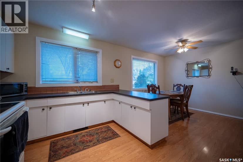 108 Tupper AVENUE — photo 10 of 39