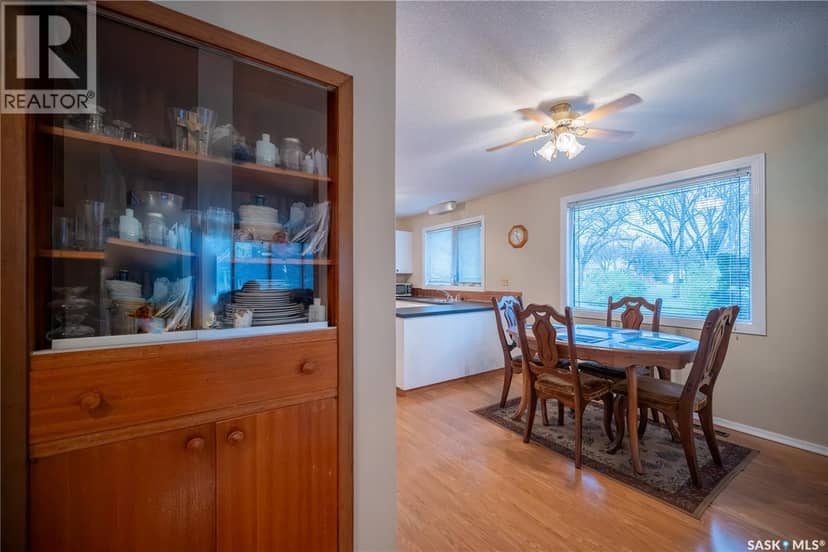 108 Tupper AVENUE — photo 12 of 39