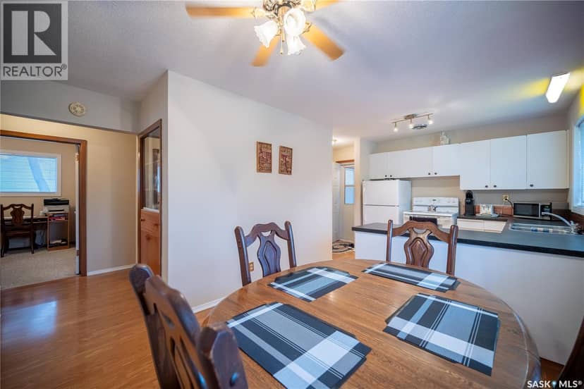 108 Tupper AVENUE — photo 13 of 39