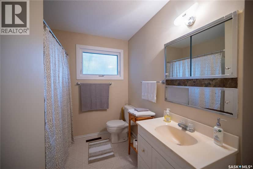 108 Tupper AVENUE — photo 22 of 39