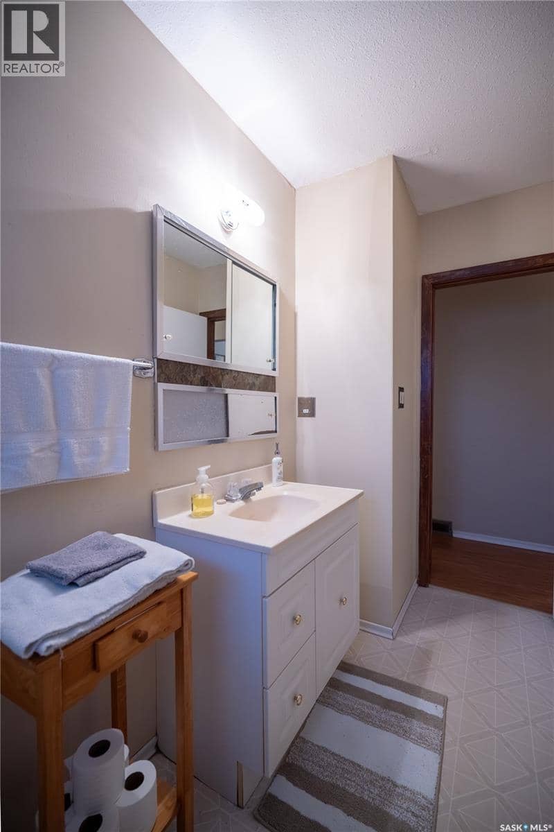 108 Tupper AVENUE — photo 24 of 39
