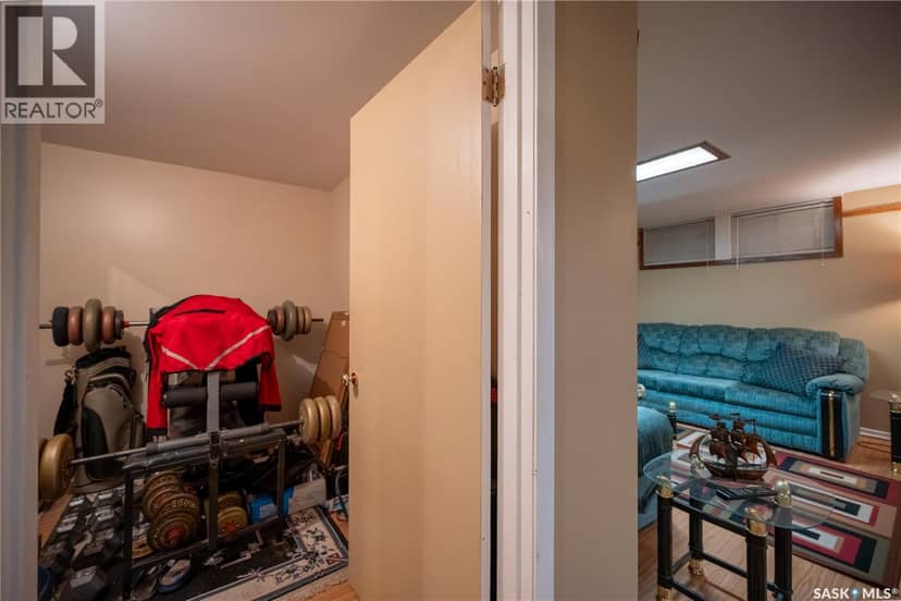 108 Tupper AVENUE — photo 34 of 39