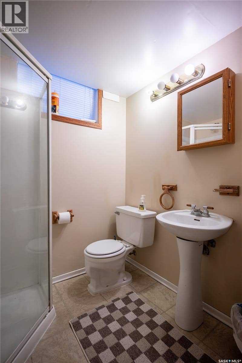 108 Tupper AVENUE — photo 35 of 39