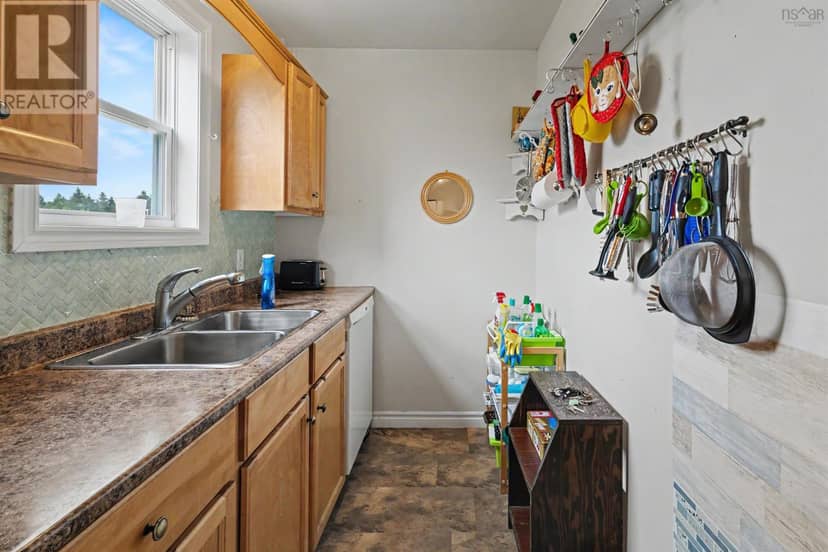 252 Crestdale Drive — photo 7 of 40