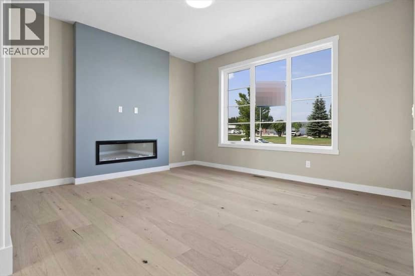 406 River Avenue, Cochrane, photo 2