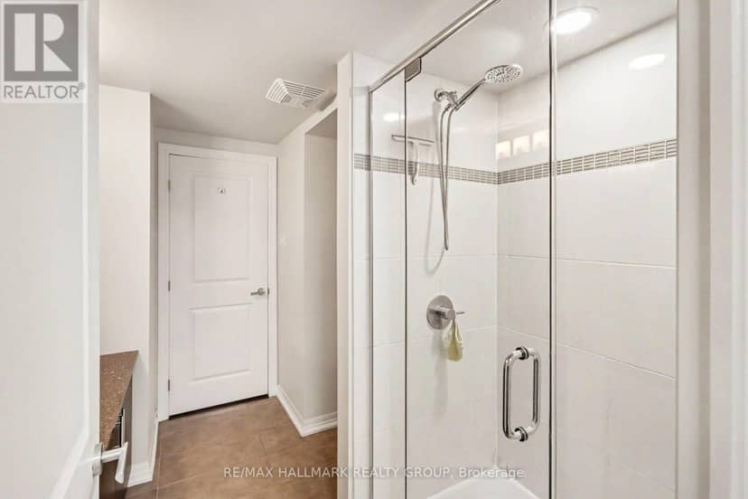 201 - 242 Rideau Street — photo 17 of 26