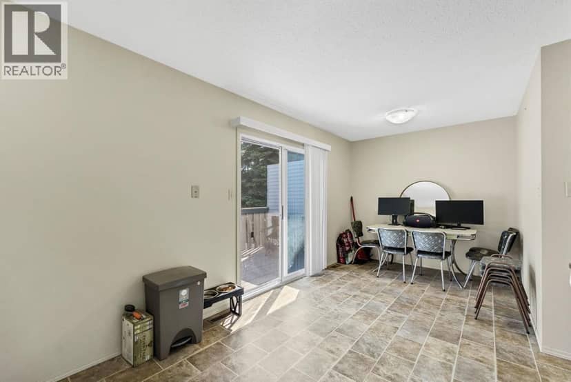 908 Ross Glen Drive SE — photo 10 of 40