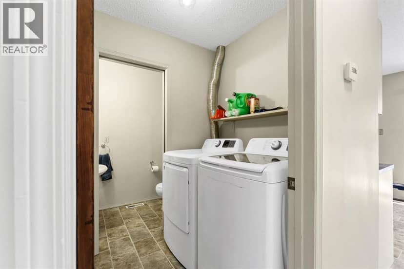 908 Ross Glen Drive SE — photo 15 of 40