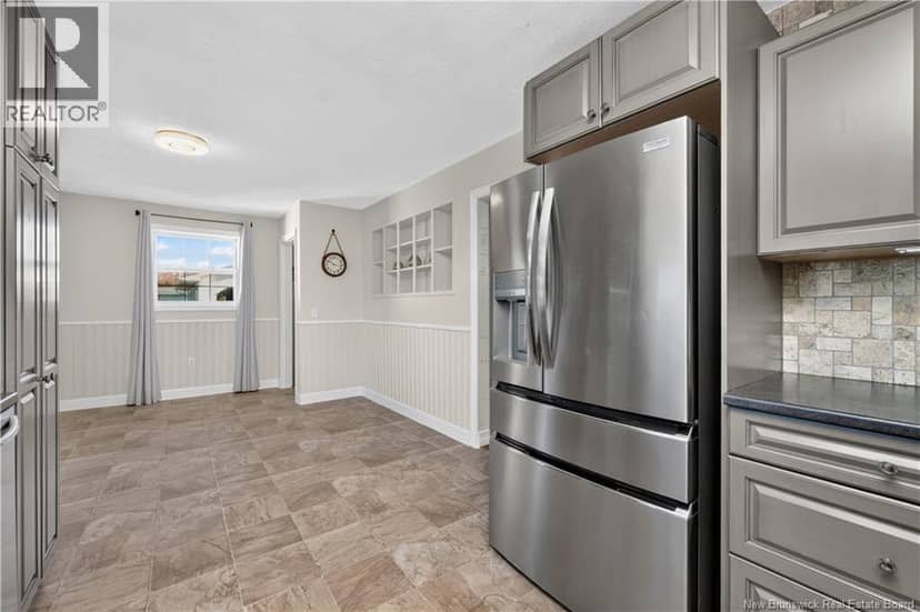 83 Renfrew — photo 10 of 40