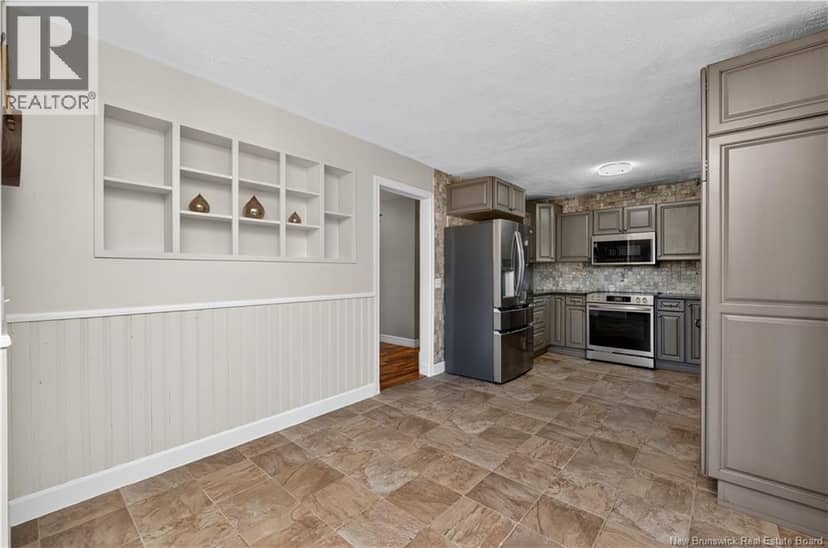 83 Renfrew — photo 11 of 40