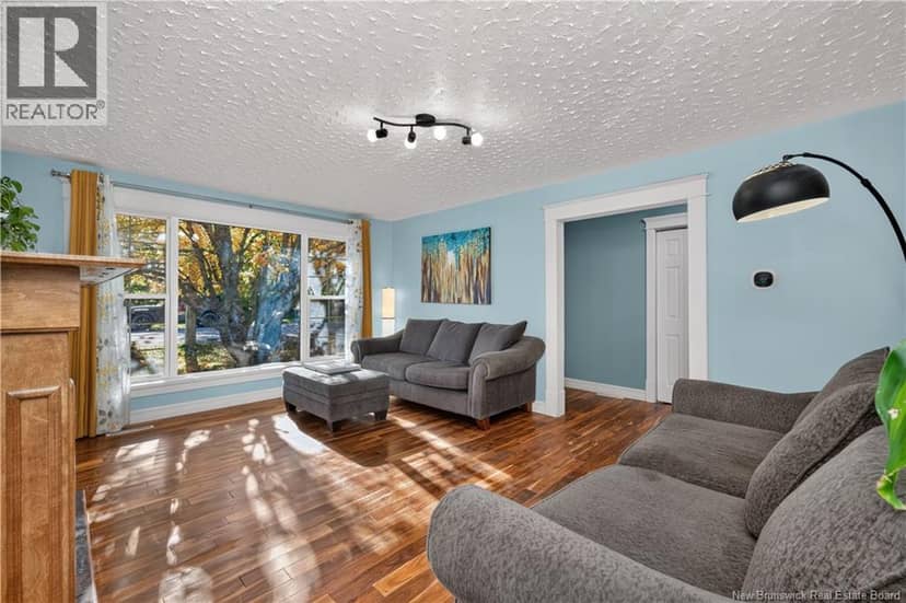 83 Renfrew — photo 13 of 40