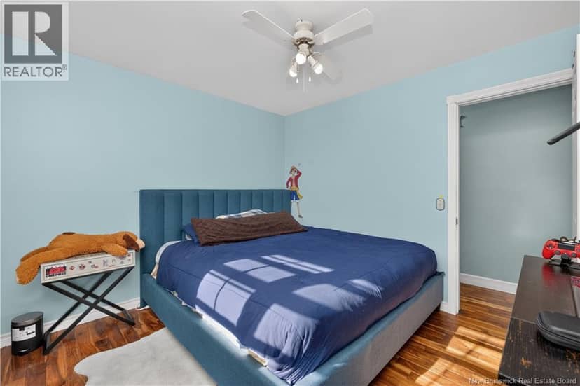 83 Renfrew — photo 18 of 40