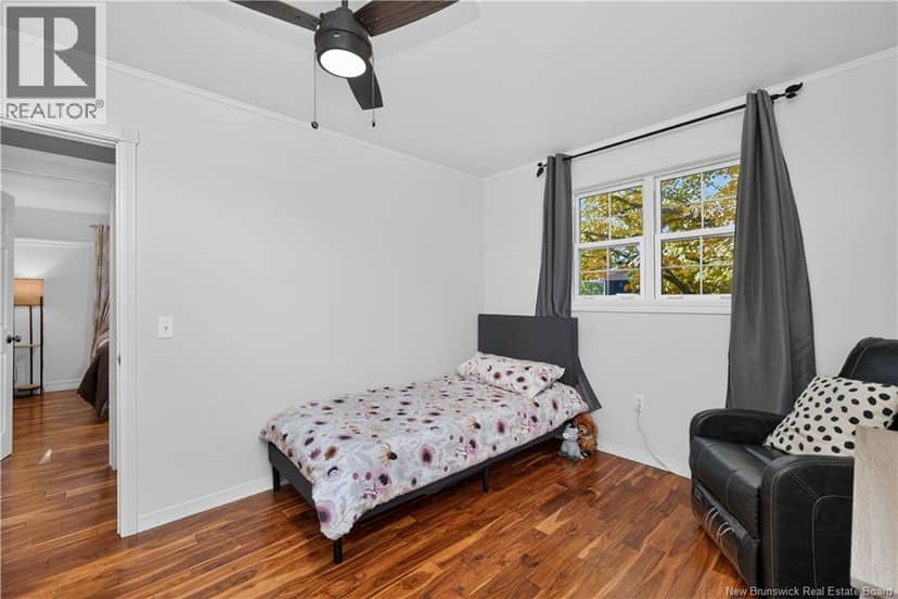 83 Renfrew — photo 21 of 40