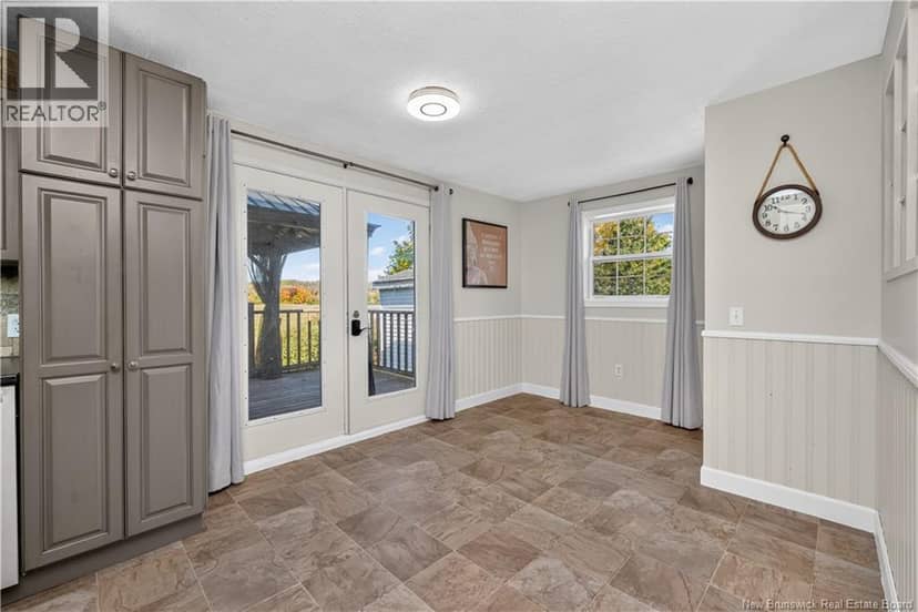 83 Renfrew — photo 23 of 40