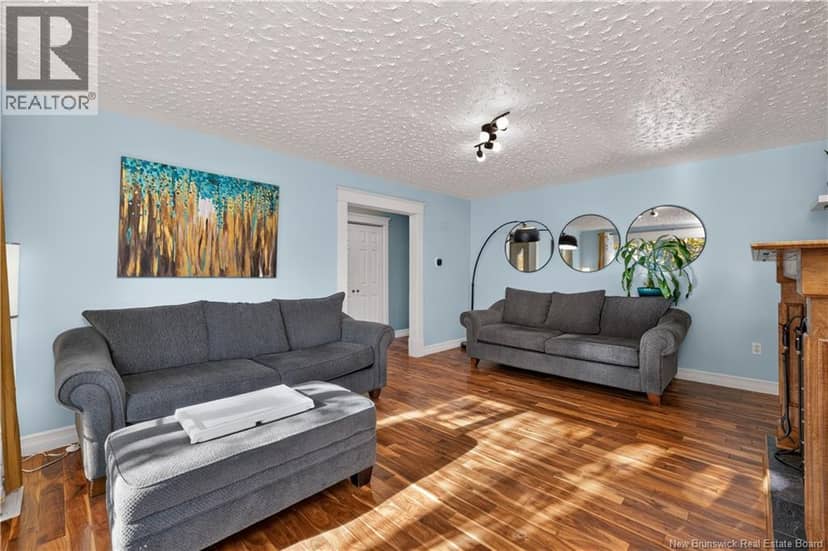83 Renfrew — photo 14 of 40