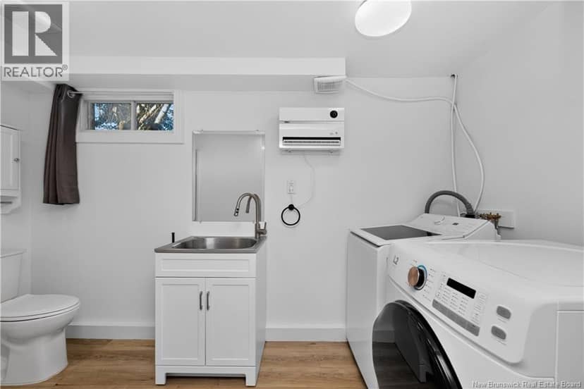 83 Renfrew — photo 33 of 40
