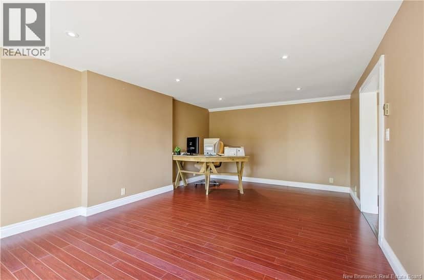 18 Hillview Street — photo 21 of 40