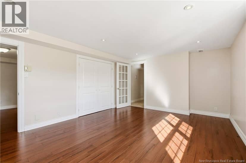 18 Hillview Street — photo 23 of 40
