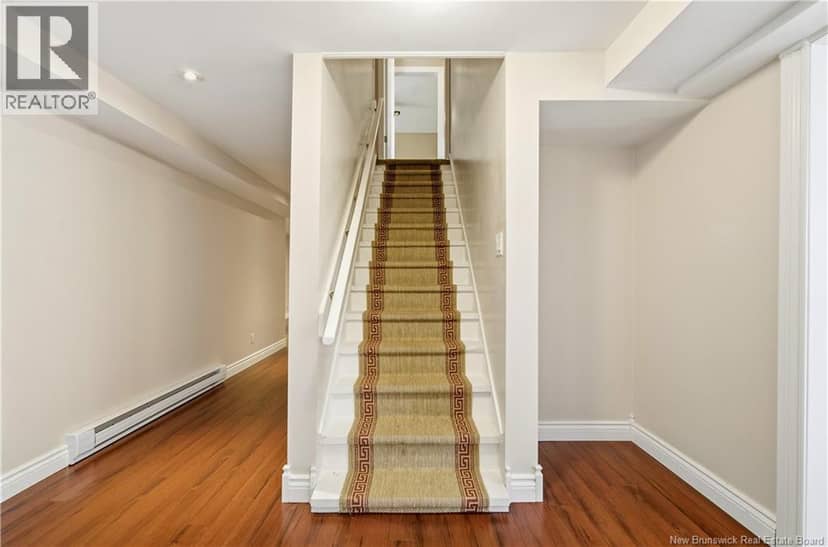18 Hillview Street — photo 19 of 40