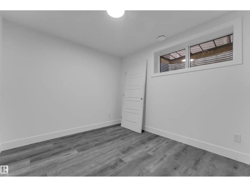 16052 11 AV SW SW — photo 29 of 40