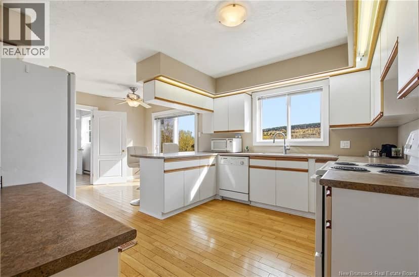 18 Hillview Street — photo 9 of 40