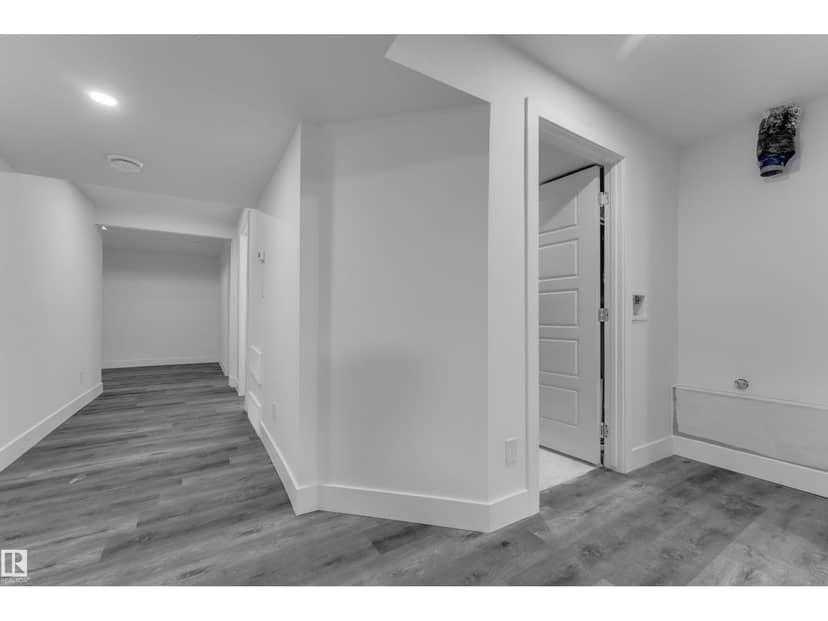 16052 11 AV SW SW — photo 27 of 40