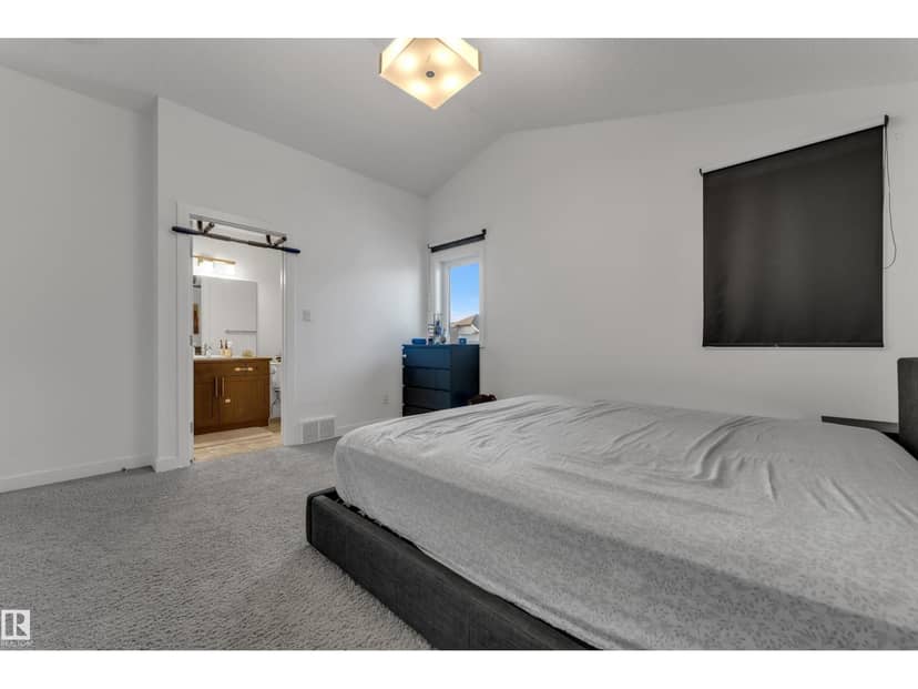16052 11 AV SW SW — photo 15 of 40