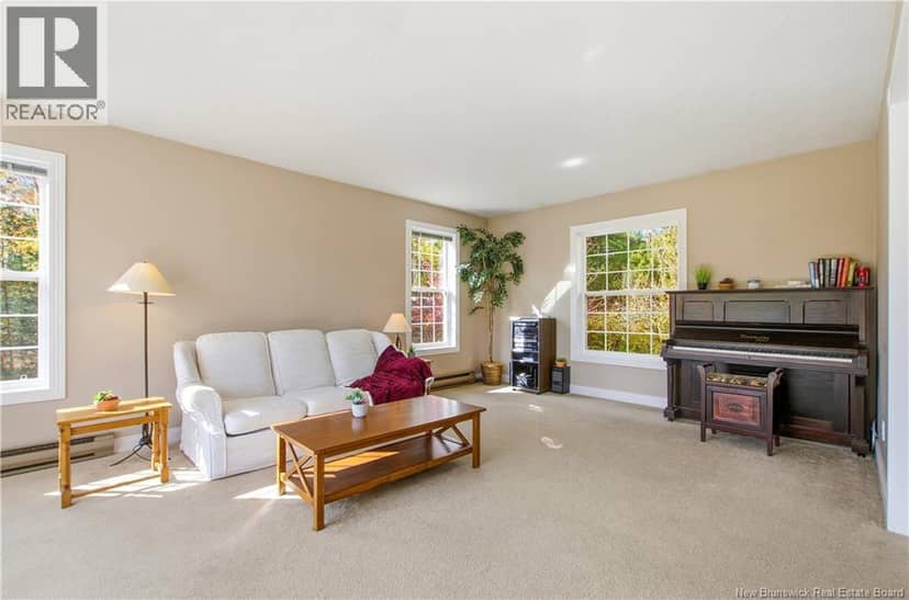 18 Hillview Street, Upper Kingsclear, photo 4