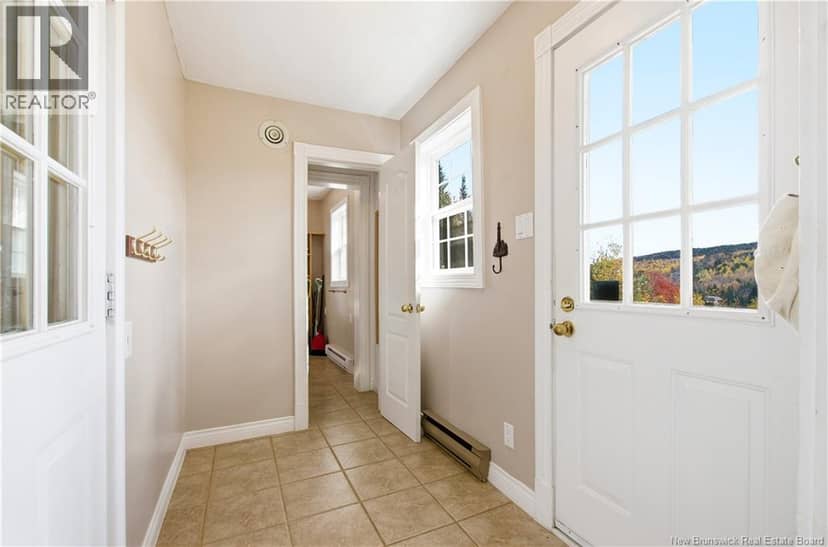 18 Hillview Street — photo 13 of 40