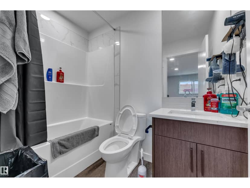 16052 11 AV SW SW — photo 33 of 40