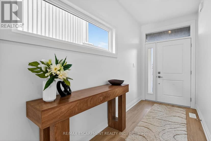 8868 Angie Drive, Niagara Falls, photo 3