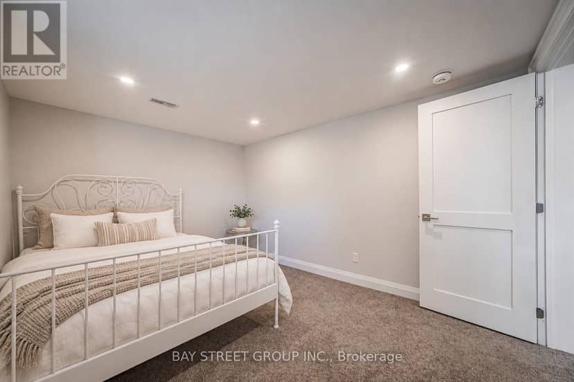 428 Brownfield Gardens — photo 33 of 35